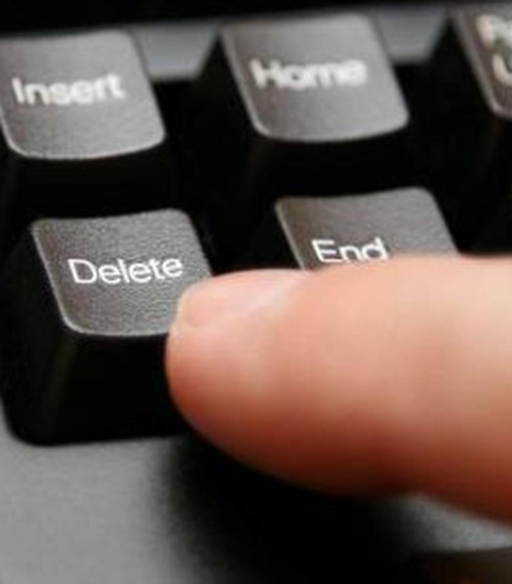 clic d'un doigt sur la touche delete du clavier